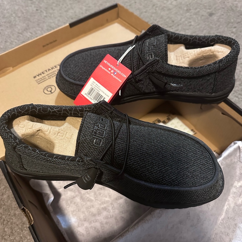 NWT Hey Dude Wally Black